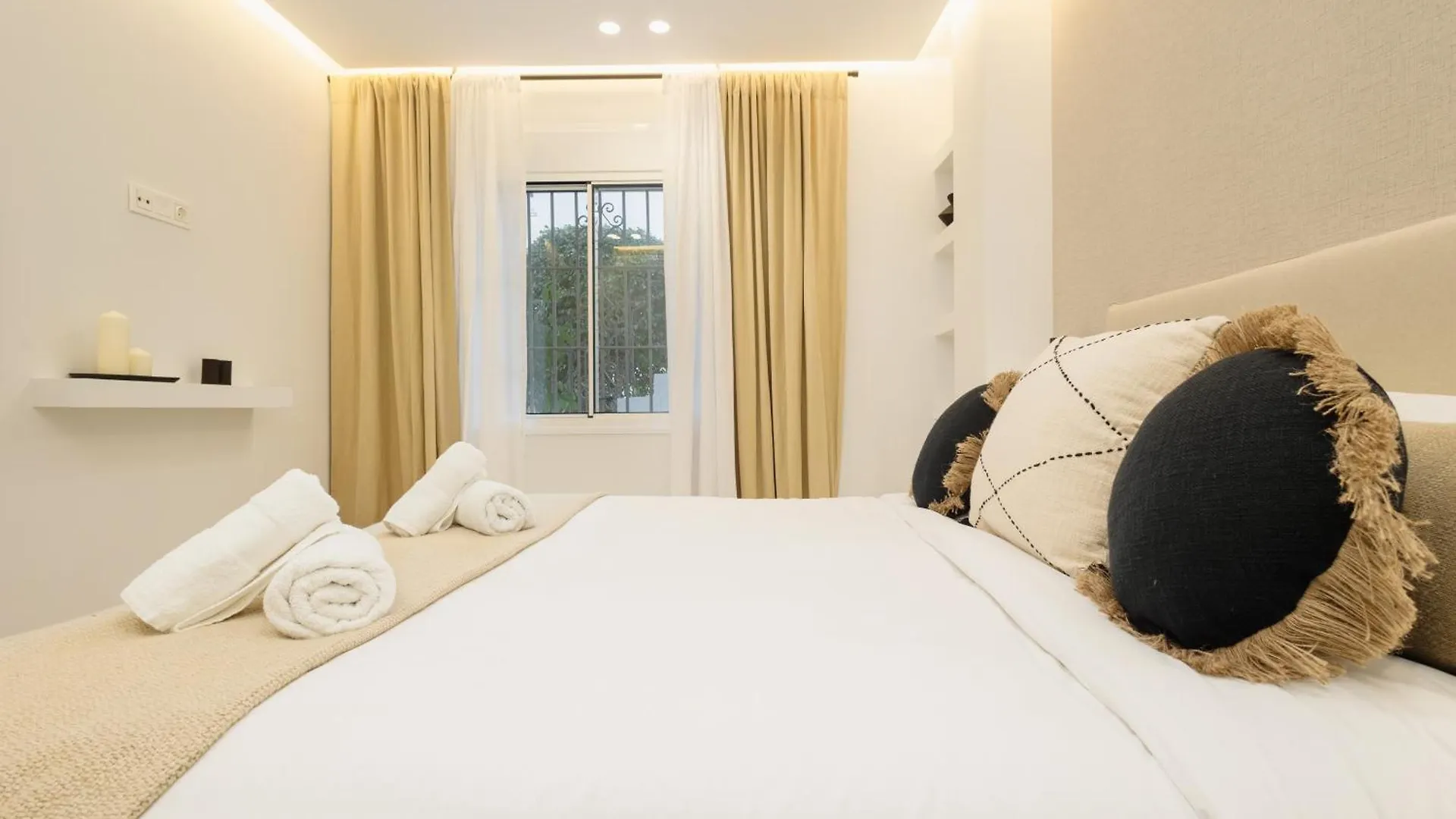 Apartment Modern First Floor Apartment, With Private Terrace Garden And Barbecue, In First Line Of Aloha Golf, In Nueva Andalucia Marbella Spain