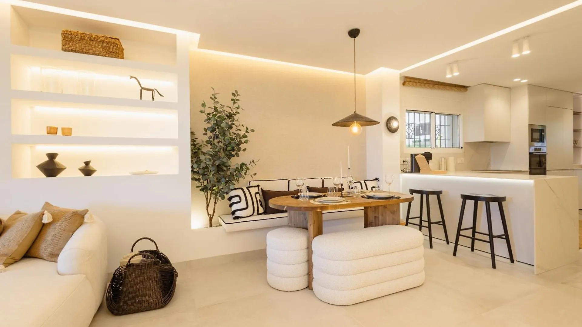 Apartment Modern First Floor Apartment, With Private Terrace Garden And Barbecue, In First Line Of Aloha Golf, In Nueva Andalucia Marbella