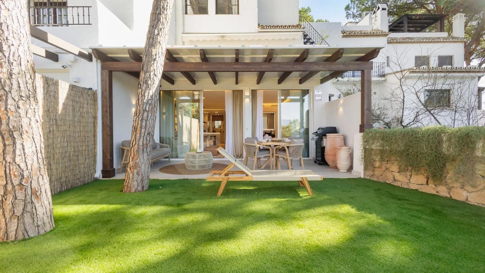 Modern First Floor Apartment, With Private Terrace Garden And Barbecue, In First Line Of Aloha Golf, In Nueva Andalucia Marbella 0*,  Spain