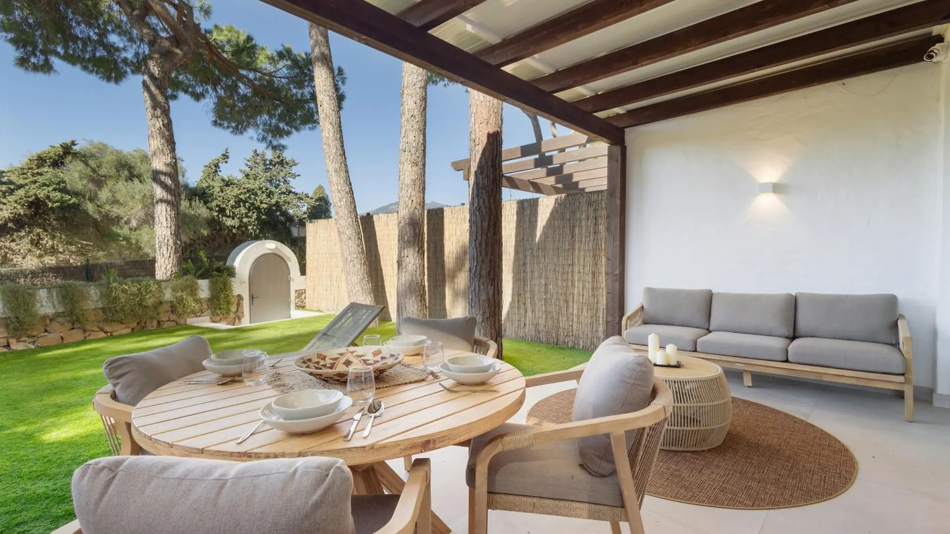 Modern First Floor Apartment, With Private Terrace Garden And Barbecue, In First Line Of Aloha Golf, In Nueva Andalucia Marbella Apartment