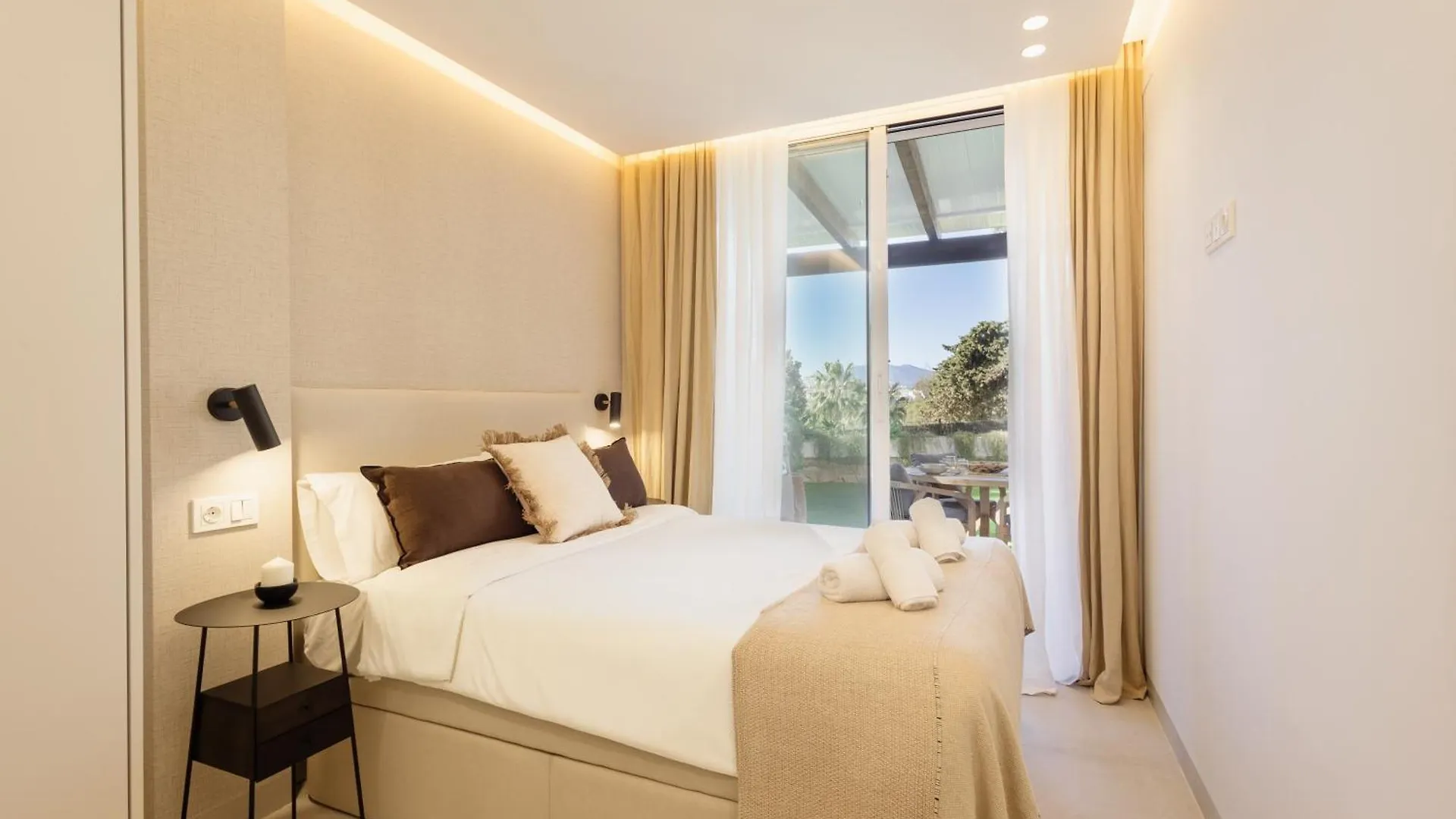 Modern First Floor Apartment, With Private Terrace Garden And Barbecue, In First Line Of Aloha Golf, In Nueva Andalucia Marbella 0*,