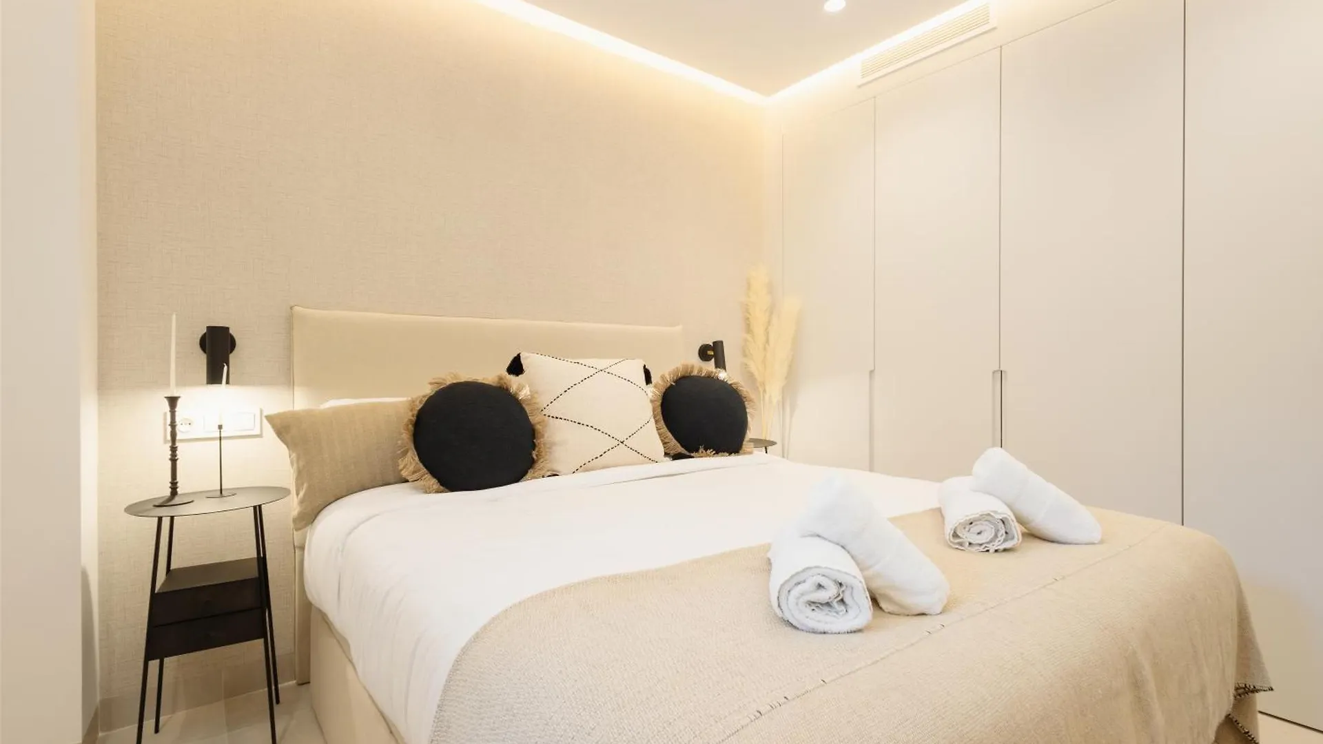 Daire Modern First Floor Apartment, With Private Terrace Garden And Barbecue, In First Line Of Aloha Golf, In Nueva Andalucia Marbella