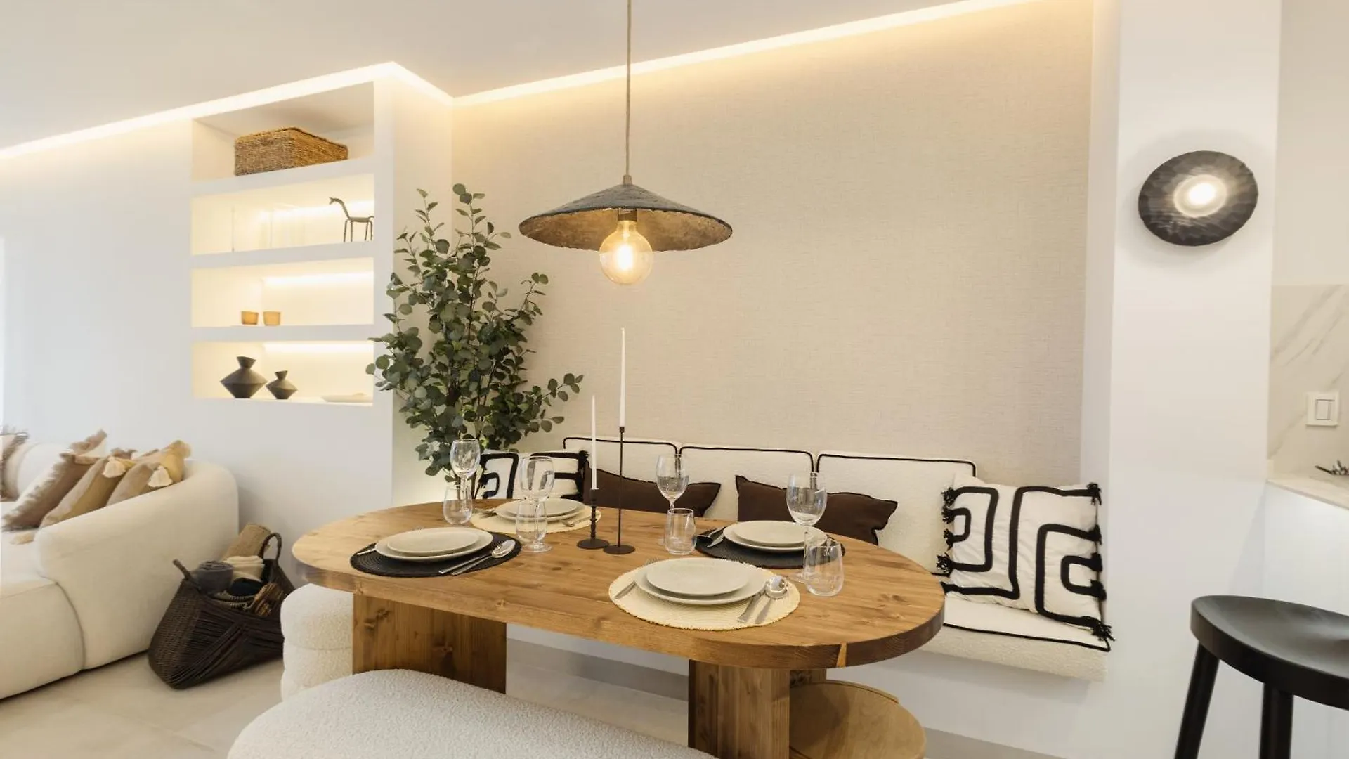 Modern First Floor Apartment, With Private Terrace Garden And Barbecue, In First Line Of Aloha Golf, In Nueva Andalucia Marbella 0*,  Spain