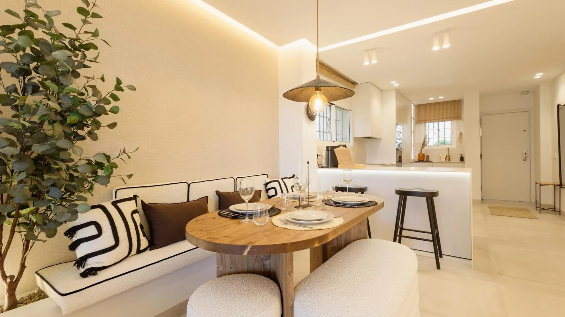 Modern First Floor Apartment, With Private Terrace Garden And Barbecue, In First Line Of Aloha Golf, In Nueva Andalucia Marbella