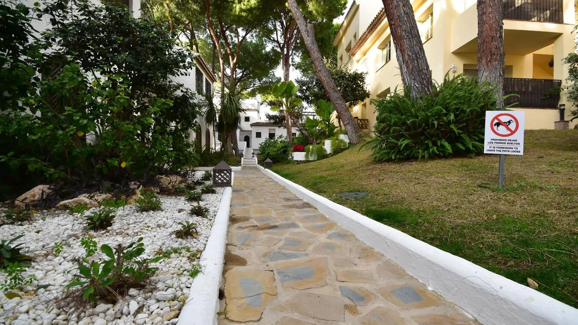 Apartment Modern First Floor Apartment, With Private Terrace Garden And Barbecue, In First Line Of Aloha Golf, In Nueva Andalucia Marbella