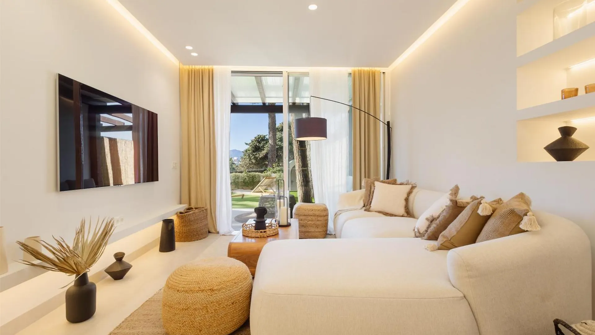 Modern First Floor Apartment, With Private Terrace Garden And Barbecue, In First Line Of Aloha Golf, In Nueva Andalucia Marbella 0*,