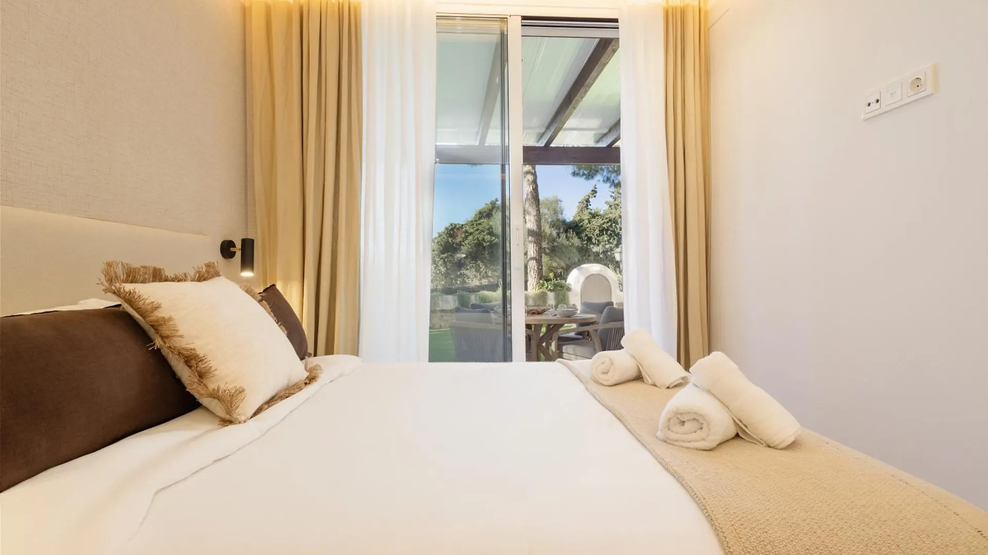 Apartment Modern First Floor Apartment, With Private Terrace Garden And Barbecue, In First Line Of Aloha Golf, In Nueva Andalucia Marbella
